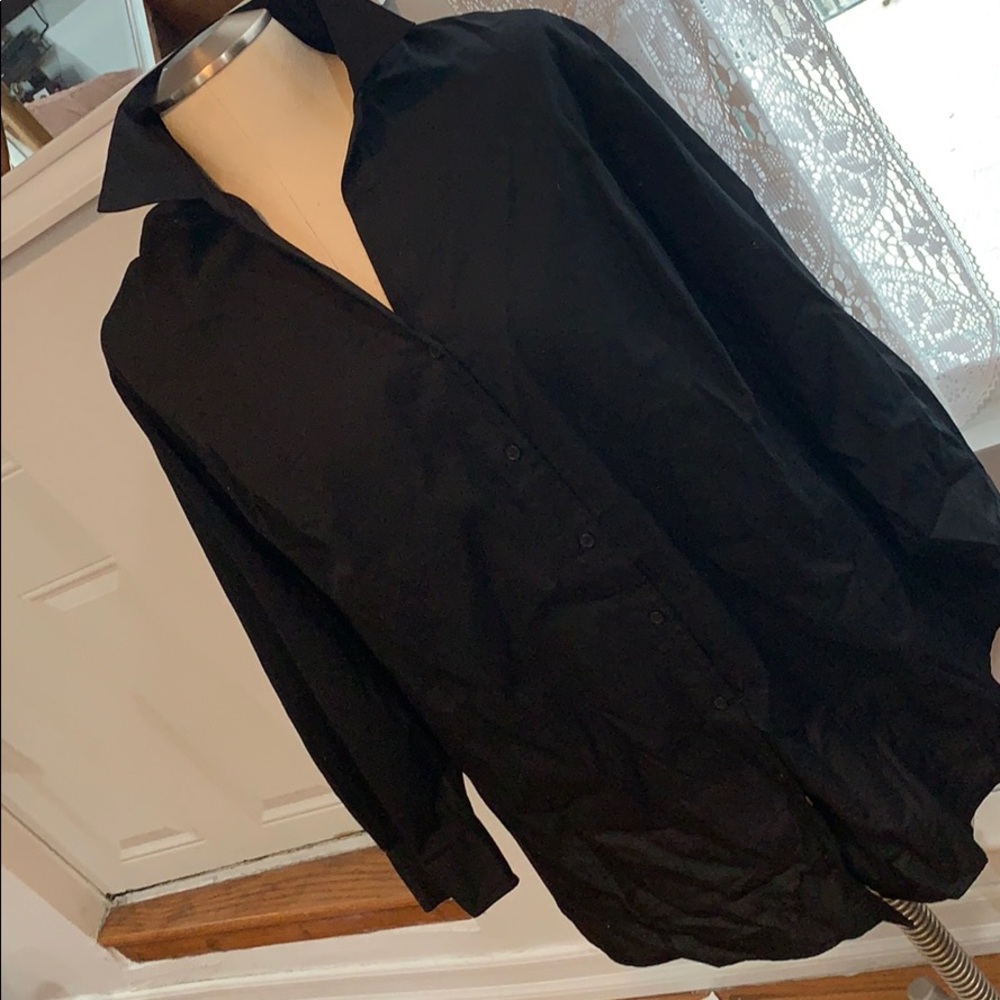 Avenue women’s button down black shirt size 30/32